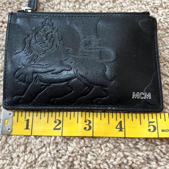MCM men's lion embossed black with blue and grey mini zipped coin card holder - Picture 12 of 13